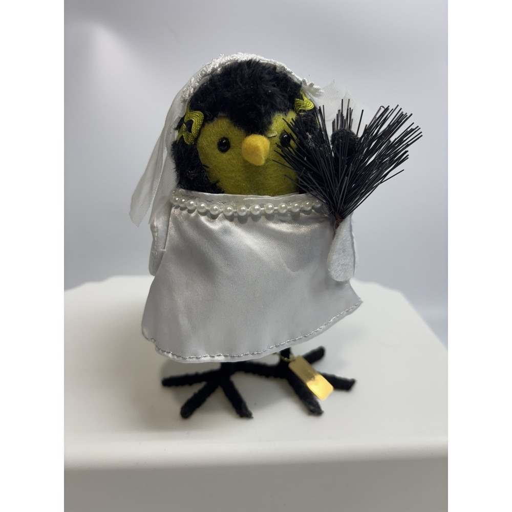 2023 Target Hyde & Eek Featherly Friends 'FREDA' Bride of Frankenstein Bird